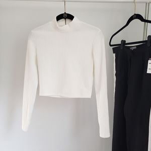 Forever 21 Long Sleeve crop top-size S